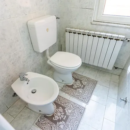 Zen Retreat Per Coppie Con Jacuzzi - Dehor E Garage Privato - Check In Automatico 24 7 Casale Monferrato